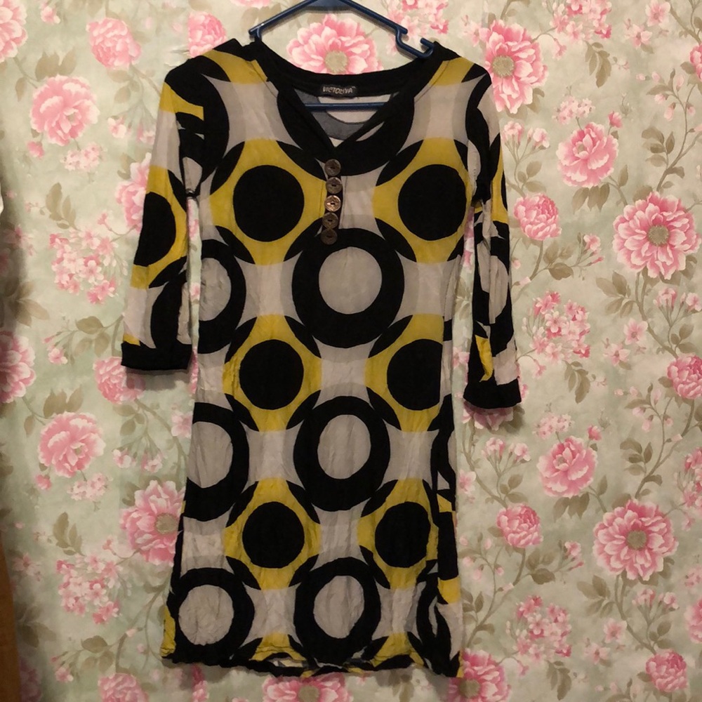 The dress is pretty cute and it’s stretchable….